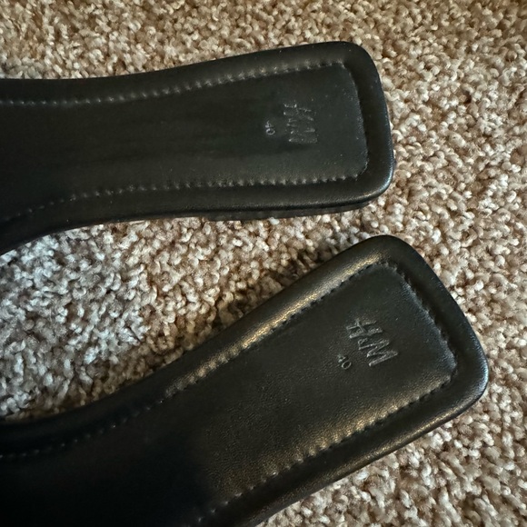 H&M Black Slides - Picture 3 of 4